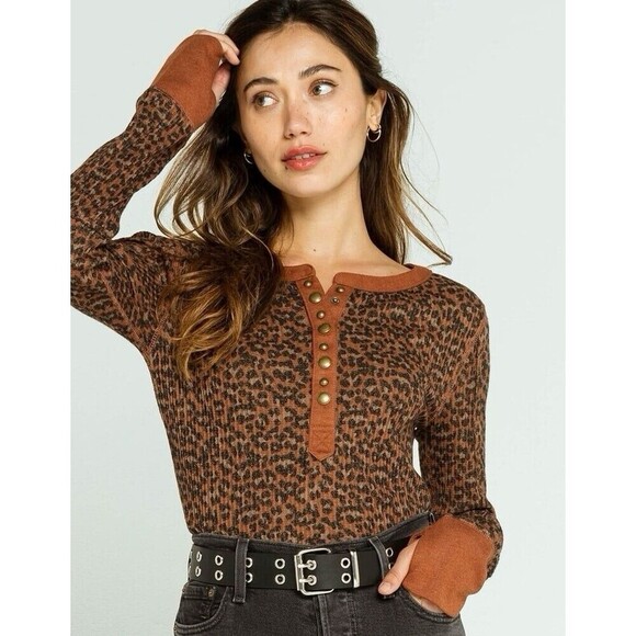 Free People We The Free Everest Henley Top Size XS Leopard Brown Waffle Knit - Picture 5 of 10